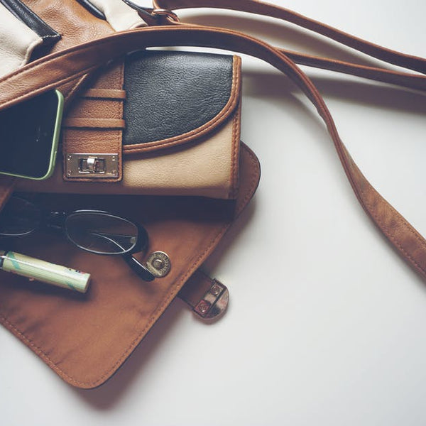 Keep Your Purse Safe When Dining Out | Purses, Travel chic, Bags